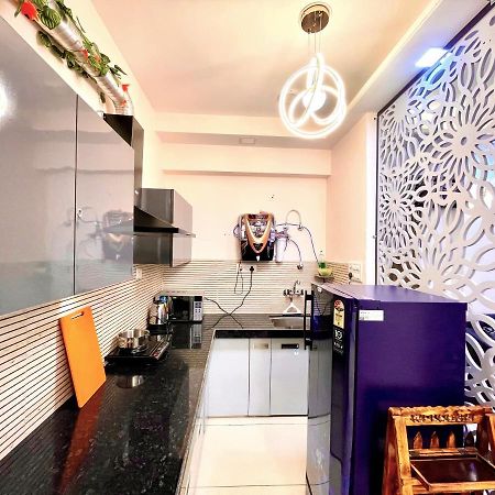 Airport Bliss Apartment+Balcony & Netflix + Prime Jaipur Extérieur photo