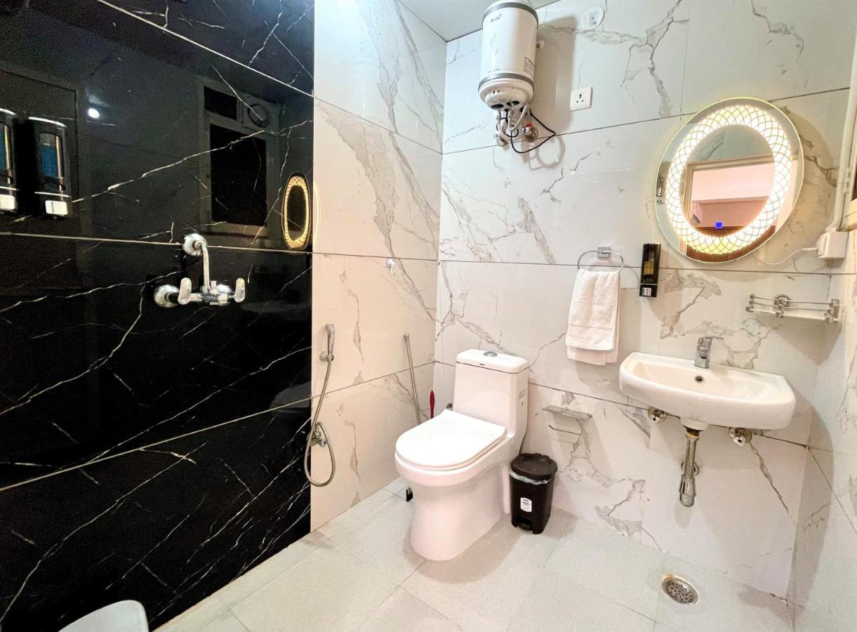 Airport Bliss Apartment+Balcony & Netflix + Prime Jaipur Extérieur photo