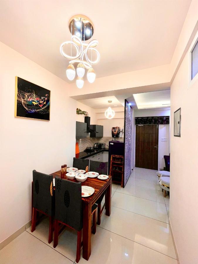 Airport Bliss Apartment+Balcony & Netflix + Prime Jaipur Extérieur photo