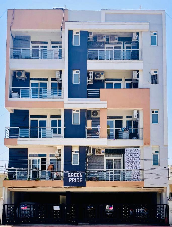 Airport Bliss Apartment+Balcony & Netflix + Prime Jaipur Extérieur photo
